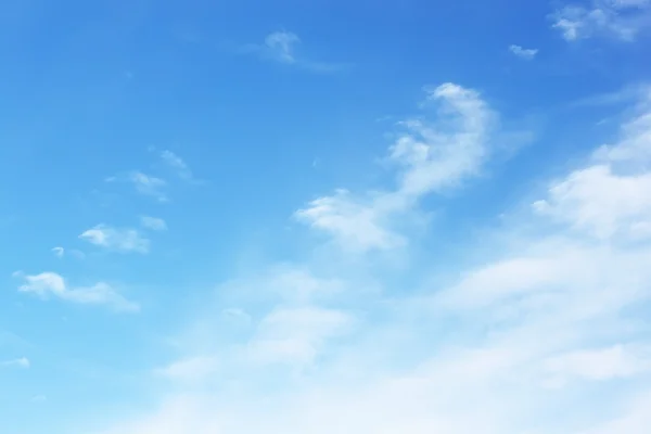 Pequenas nuvens no céu — Fotografia de Stock