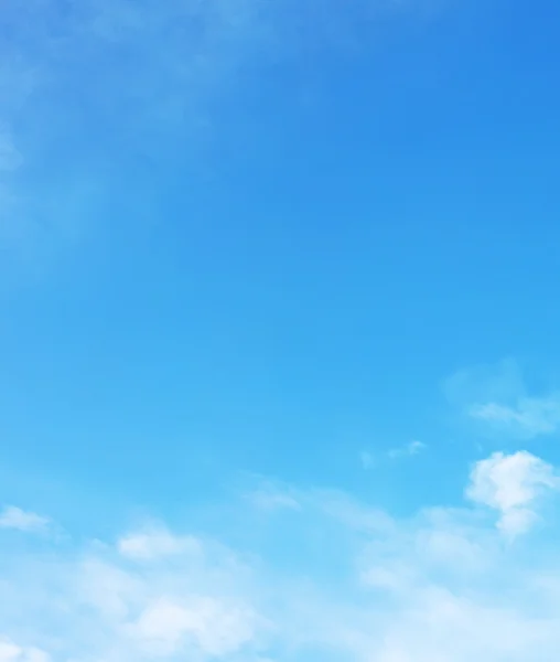 Kleine groep van wolken op de hemel — Stockfoto