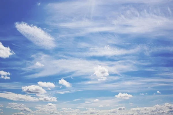 Zonnige lucht — Stockfoto