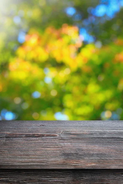 Tisch im Freien — Stockfoto