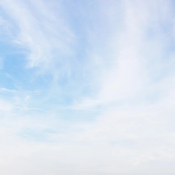 Lucht en wolken — Stockfoto