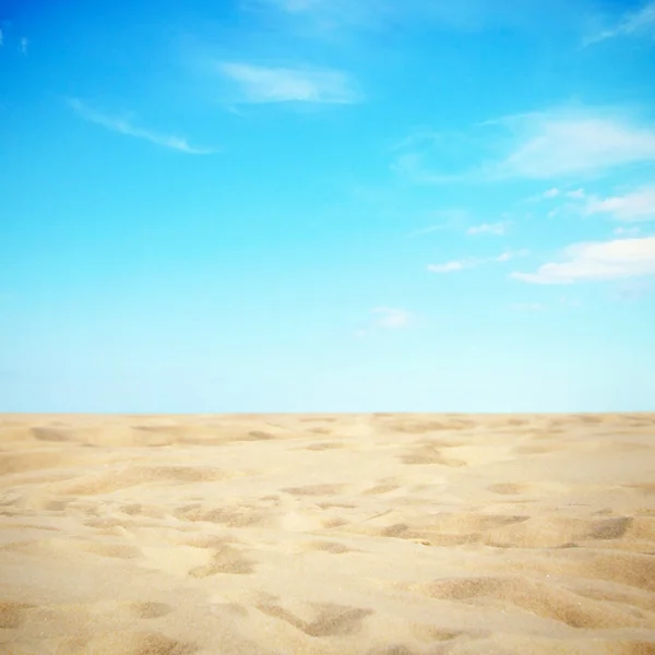 Azure sky with sandy beach — Stock Photo, Image