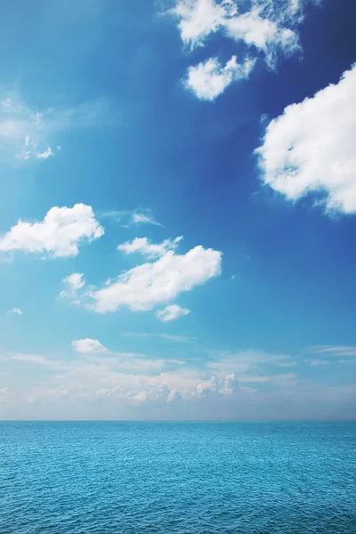 Bewölkter Himmel und Meer — Stockfoto