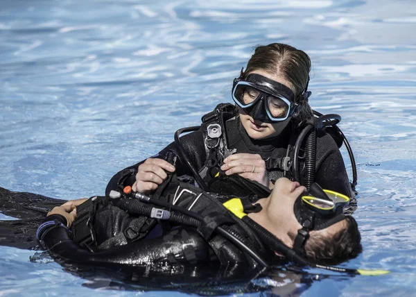 Scuba Diving Rescue Course Surface Skills Removing Gear Unconscious Diver — Photo