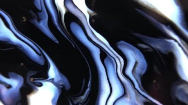 Yaratıcı Soyut Mürekkep Siyah Rengi. Beyaz Akrilik Mermer Arkaplan Parlak Modern Akışkan Sıçrama Boya, Sıvı Yüzey. Sıvı Sıvı Efekti Arkaplanı, Işık Akımı.