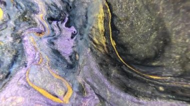 Parlak Sıvı Yaratıcı Kapat, Arkaplan Rengi Gradyanı. Yaratıcı Sanat Duvar Kağıdı, Renkli Mor Akış Efekti. Çoklu Renkli Modern Soyut Hareket Sanatı. Parlak Akrilik Akış. Yüksek kalite 4k görüntü