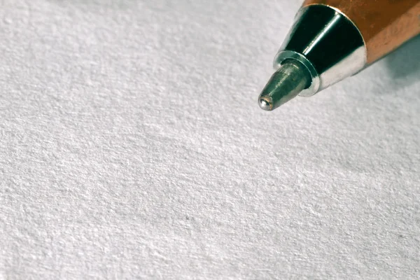 Tükenmez kalem kağıt üzerinde yakın çekim