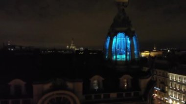 St. Petersburg güzel Kazan Katedrali gece aydınlatma şehir merkezi tarihi sokaklar. Tapınak kilisesi. Rusya 'nın turistik merkezi.