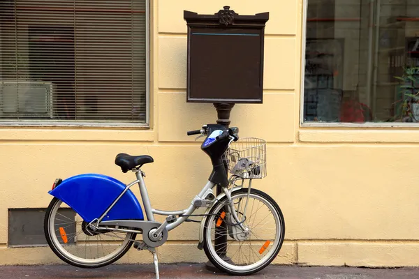 Vélo municipal sur le parking de Marseille — Photo