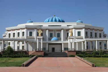 sütun ve mavi kubbeler Sarayı. Ashkhabad. Türkmenistan