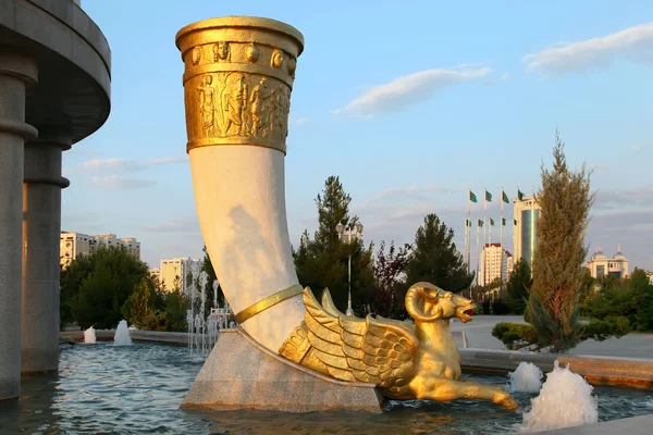 Brunnenanlage im Park. aschkhabad. Türkmenistan — Stockfoto