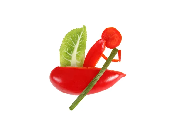 Sunda matvanor. lite rolig människa på båt tillverkad av peppar. — Stockfoto