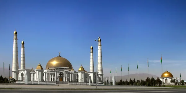 Mausoleum, in which the former president of Turkmenistan Niyazov is buried. Turkmenistan. — Stock Photo, Image