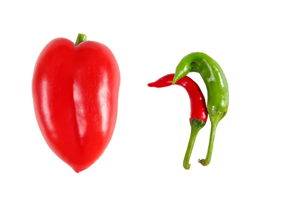 Süße rote Paprika und Chilischote isoliert auf weißem Hintergrund — Stockfoto