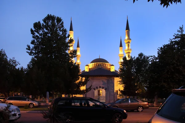 Ashkhabad mosque with minarets at night. Ashkhabad. Turkmenistan — Stock Photo, Image