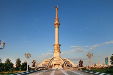 Yeni Bulvarı gece manzarası. Ashkhabad. Türkmenistan.