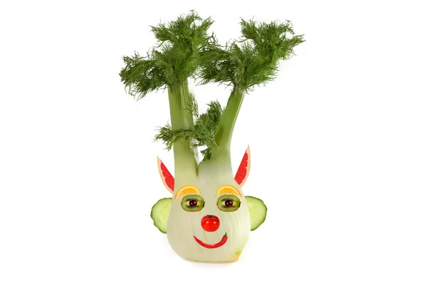 Alimentación saludable. Cara divertida hecha de verduras y frutas —  Fotos de Stock
