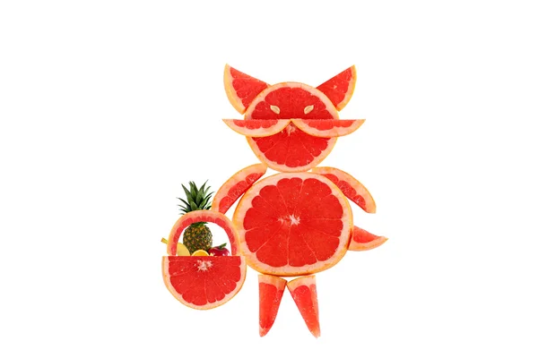 Healthy eating. Funny little cat made of the grapefruit slices. — Stock Photo, Image