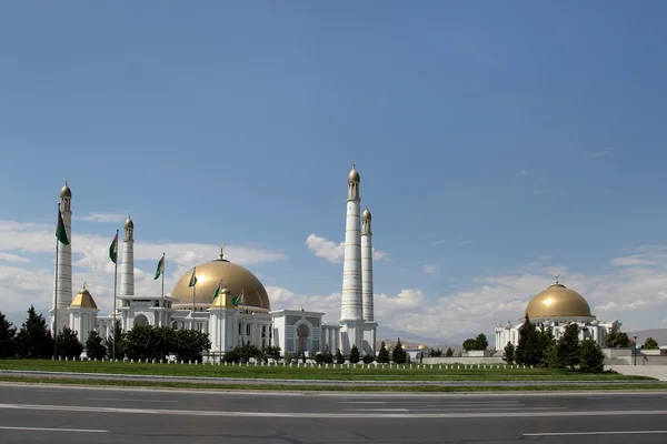 Moschee in Kiptschak und Mausoleum, in dem der ehemalige Präsident der — Stockfoto