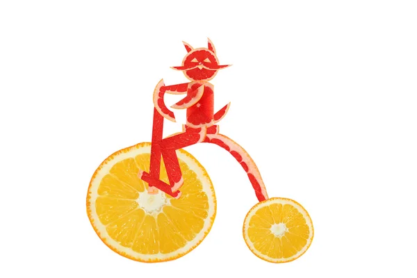 Healthy eating. Funny little cat made of the grapefruit slices. — Stock Photo, Image