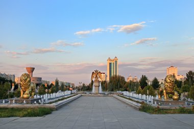 parkta çeşme karmaşık. Ashkhabad. Türkmenistan.