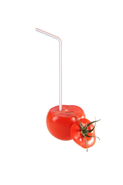 Tomate avec paille à boire isolée sur blanc . — Photo