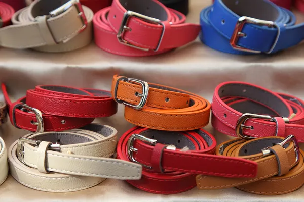 Cinturones de mujer multicolores — Foto de Stock