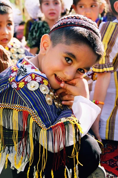 Ashgabat, Turkmenistan - August 26.  Portrait of  unidentified Laughing Asian boy. Oriental bazaar. Ashgabat, Turkmenistan - August 26. 2013. — Stock Photo, Image