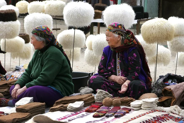 Ashgabat, Turkmenistan - February 26.  Portrait of two old  unid — Stock Photo, Image