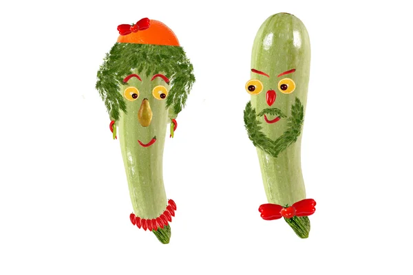 Twee grappige portret van mannen en vrouwen, gemaakt?van courgette en fr — Stockfoto