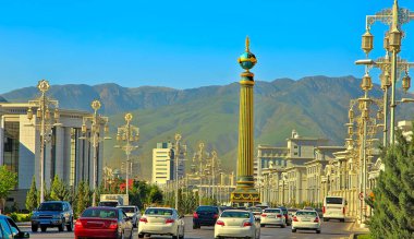 Ashgabat 'ın modern mimarisi. Yeni modern soyut anıt. Ashgabat, Türkmenistan