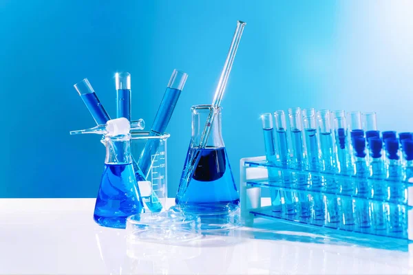 ( 영어 ) Empty flasks in a chemical laboratory.Science laboratory.Scientific Experiment.concept of medicine.Collection of medical flasks.. — 스톡 사진