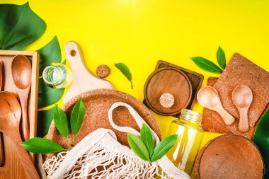 Plastiksiz hayat. Eko dostu tek kullanımlık sofra eşyaları. Fast food, restoranlar, paketler, piknikler. Geri dönüşüm konsepti..