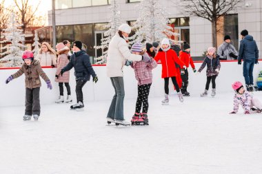 Slovakya. Bratislava.05.01.20.Soft, Seçici odak. Açık hava. Kış sporu. Kışın açık havada eğlenmek..