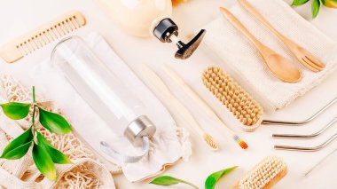 Doğal malzemelerden yapılmış kişisel bakım ürünleri. Tamamen kişisel bakım, sıfır atık tedariği. Plastiksiz konsept. Hijyen, yüz ve vücut bakımı için çevre dostu malzemelerden yapılmış eşyalar..