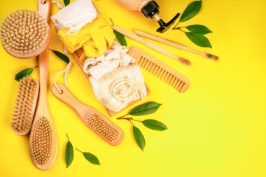 Doğal malzemelerden yapılmış kişisel bakım ürünleri. Tamamen kişisel bakım, sıfır atık tedariği. Plastiksiz konsept. Hijyen, yüz ve vücut bakımı için çevre dostu malzemelerden yapılmış eşyalar..