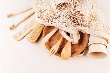 Doğal malzemelerden yapılmış kişisel bakım ürünleri. Tamamen kişisel bakım, sıfır atık tedariği. Plastiksiz konsept. Hijyen, yüz ve vücut bakımı için çevre dostu malzemelerden yapılmış eşyalar..