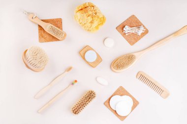 Doğal malzemelerden yapılmış kişisel bakım ürünleri. Tamamen kişisel bakım, sıfır atık tedariği. Plastiksiz konsept. Hijyen, yüz ve vücut bakımı için çevre dostu malzemelerden yapılmış eşyalar..