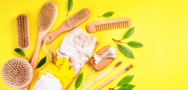 Hijyen, yüz ve vücut bakımı için çevre dostu materyallerden yapılmış eşyalar. Plastiksiz arka plan. Doğal malzemelerden yapılmış kişisel bakım ürünleri. Sıfır atık kavramı..