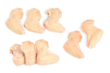 Endüstriyel tavuk satışı ve üretimi. Saf, donmuş tavuk kanatları. İzole edilmiş beyaz bir arka plan..