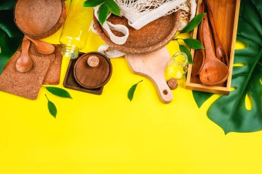 Plastiksiz hayat. Eko dostu tek kullanımlık sofra eşyaları. Fast food, restoranlar, paketler, piknikler. Geri dönüşüm konsepti..