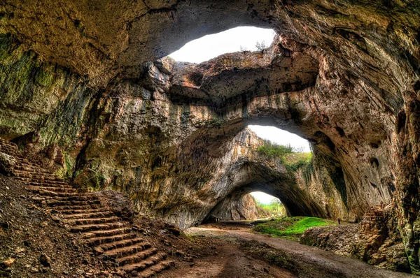 Jaskinia w pobliżu wioski devetaki w Bułgarii Obrazek Stockowy