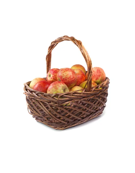 Košík s jablky. samostatný. — Stock fotografie