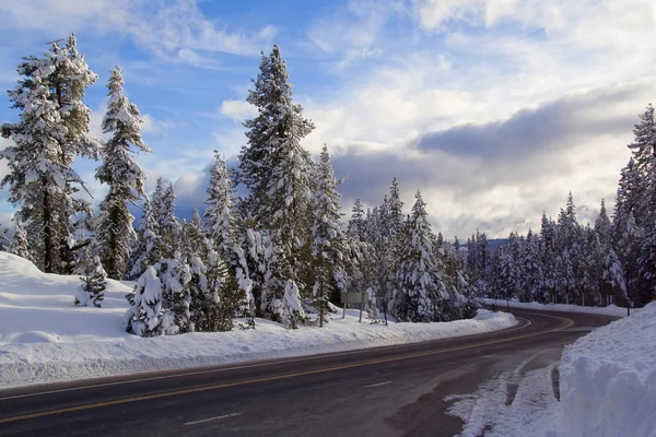 Estrada de inverno — Fotografia de Stock