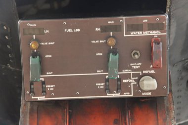 Eski Altın Şövalyeler F27 Fokker Dostluk uçağı Fokker Heritage olarak restorasyon için Lelystad Havaalanı 'ndaki hangarda.