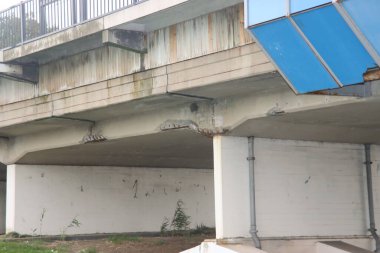 Hollanda 'daki Nieuwerkerk Aan Den IJssel tren istasyonunun paslı demirleri.
