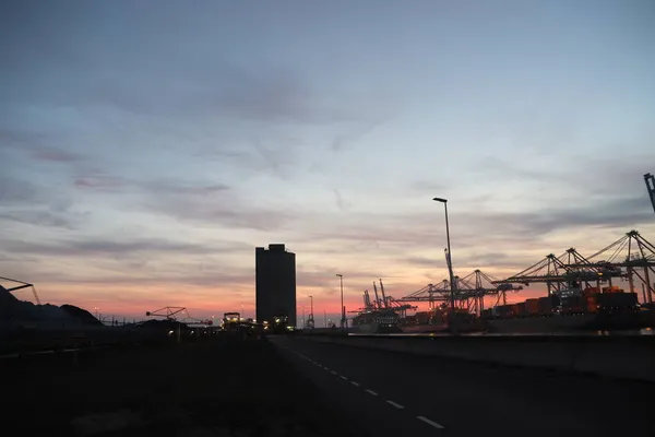 Jeřáby Kontejnerovém Terminálu Maasvlakte Při Západu Slunce Přístavu Rotterdam — Stock fotografie