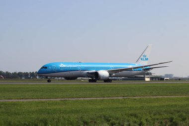 PH-BHN KLM Hollanda Kraliyet Havayolları Boeing 787-9 Dreamliner Hollanda Amsterdam Schiphol Havalimanı 'ndan ayrılıyor