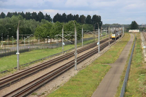Traxx Lok Med Intercity Direkt Vid Järnvägsstationen Lage Zwaluwe Nederländerna — Stockfoto