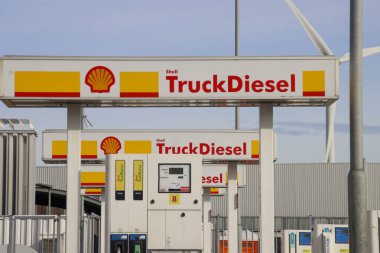 Hollanda, Waddinxveen 'deki Doelwijk' te Diesel ve LNG taşıyan kamyonlar için mermi deposu.